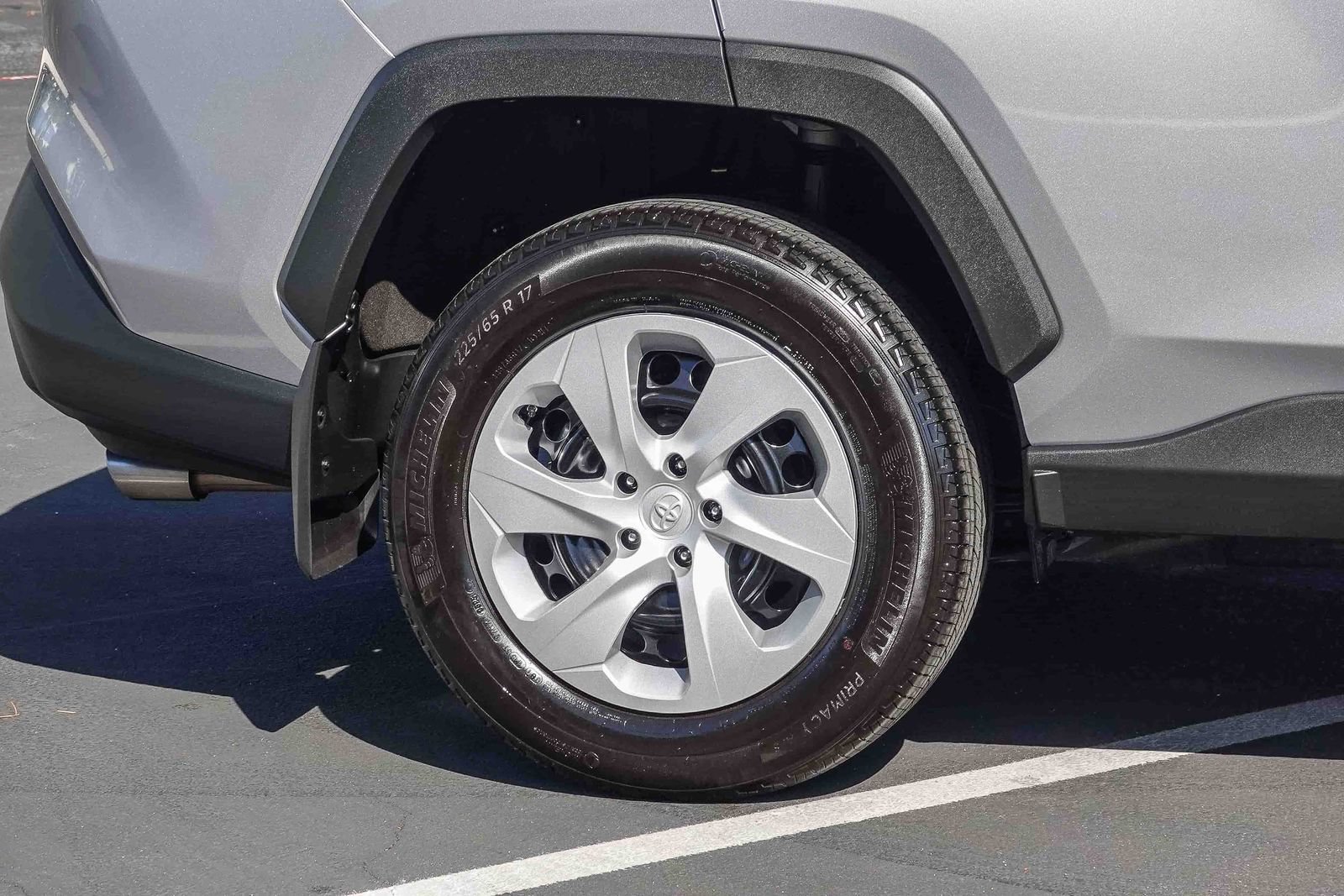 Certified 2025 Toyota RAV4 LE FWD image 13