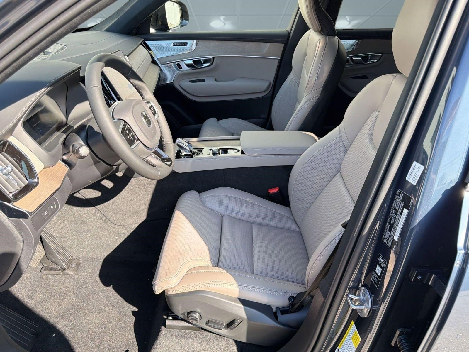 New 2026 Volvo XC90 T8 Ultra w/ Lounge Package image 5