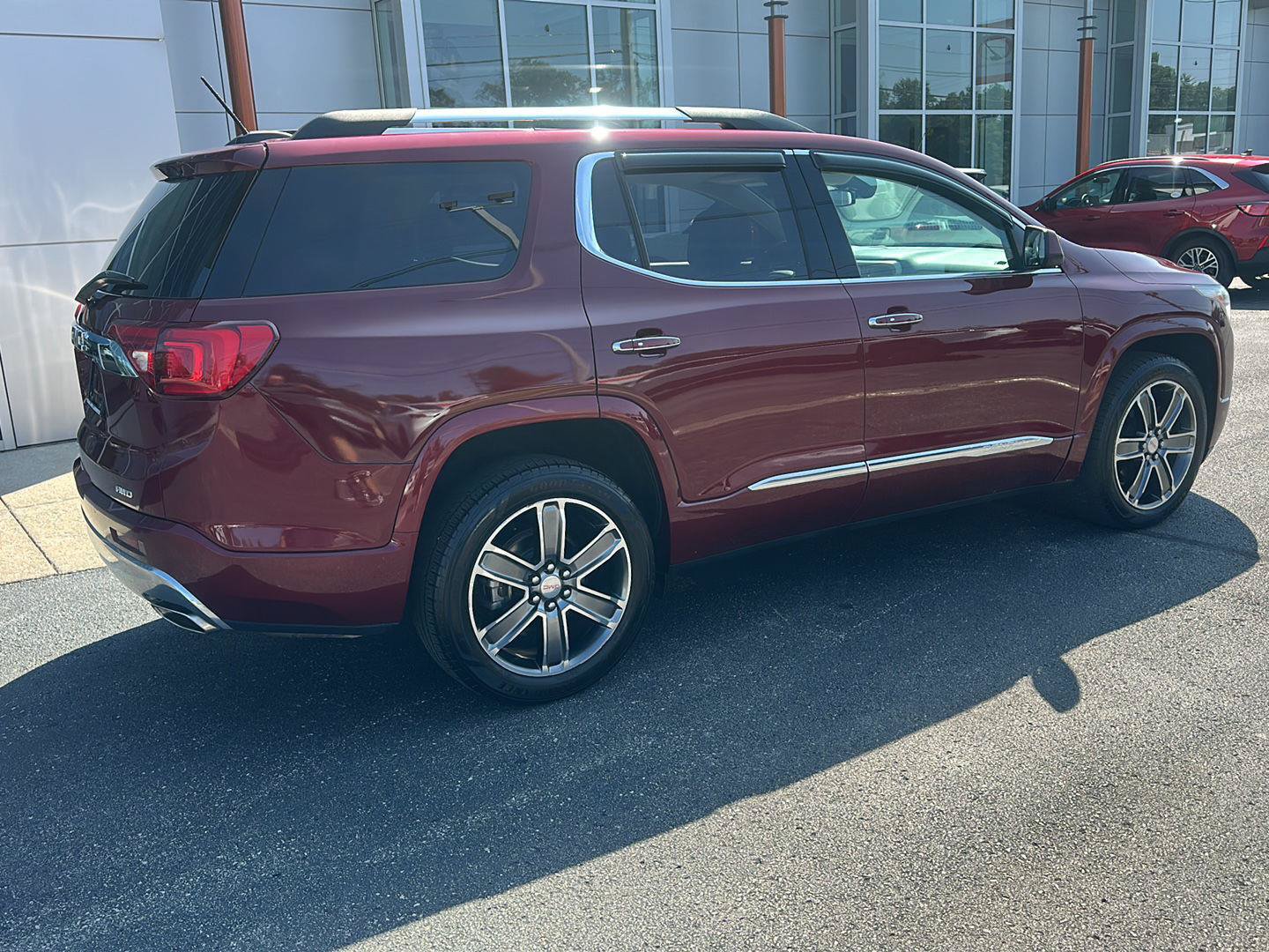 Used 2017 GMC Acadia Denali w/ Technology Package AWD/4WD image 3