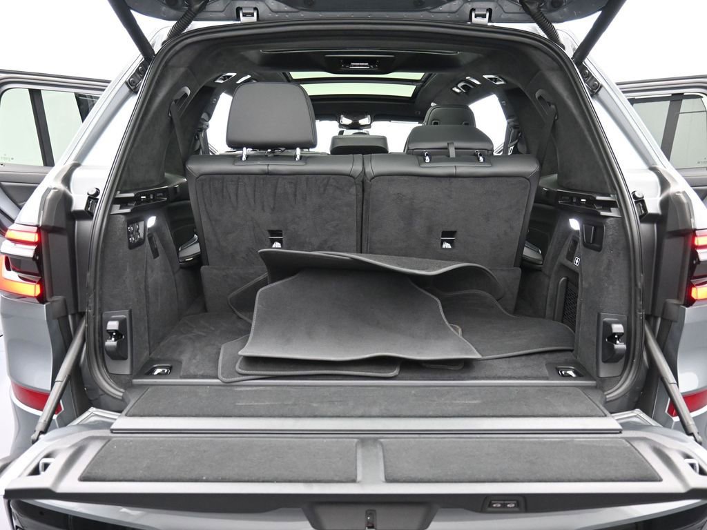 Used 2025 BMW X7 M60i w/ Executive Package image 15