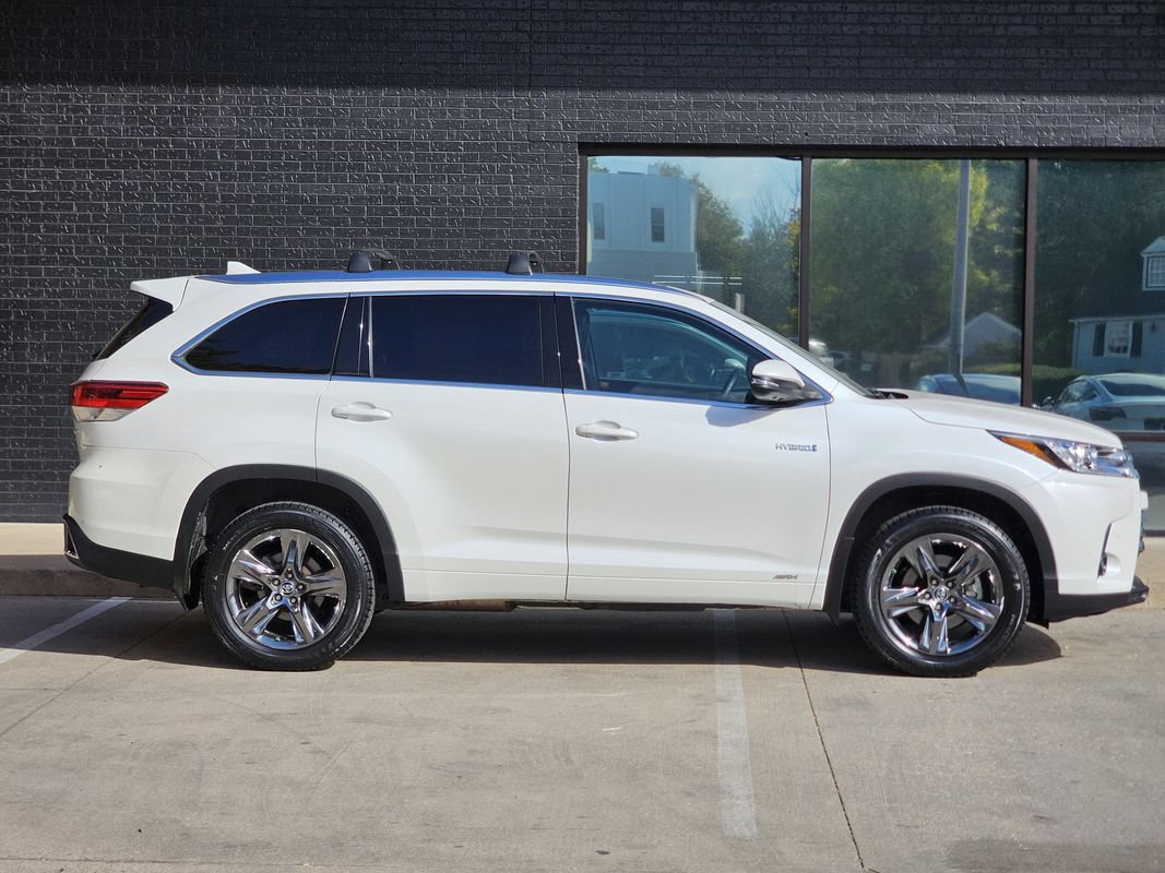Used 2018 Toyota Highlander Limited Platinum w/ Carpet Mat Package (TMS) AWD/4WD image 9