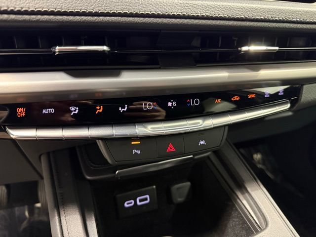 Used 2025 Cadillac XT4 Premium Luxury FWD image 19