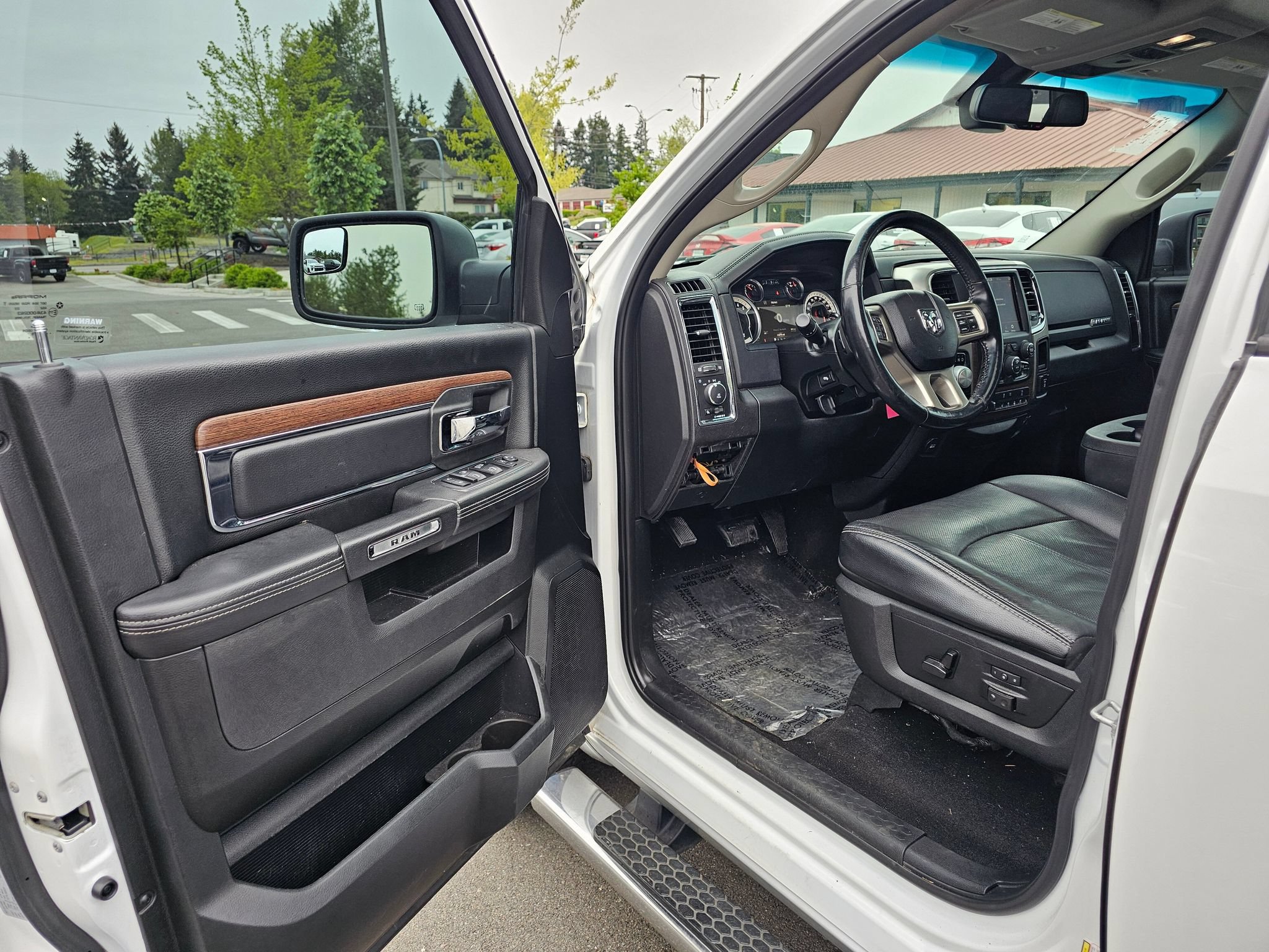 Used 2018 RAM 1500 Laramie AWD/4WD image 27