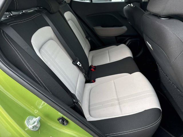 Used 2022 Hyundai Venue SEL FWD image 12