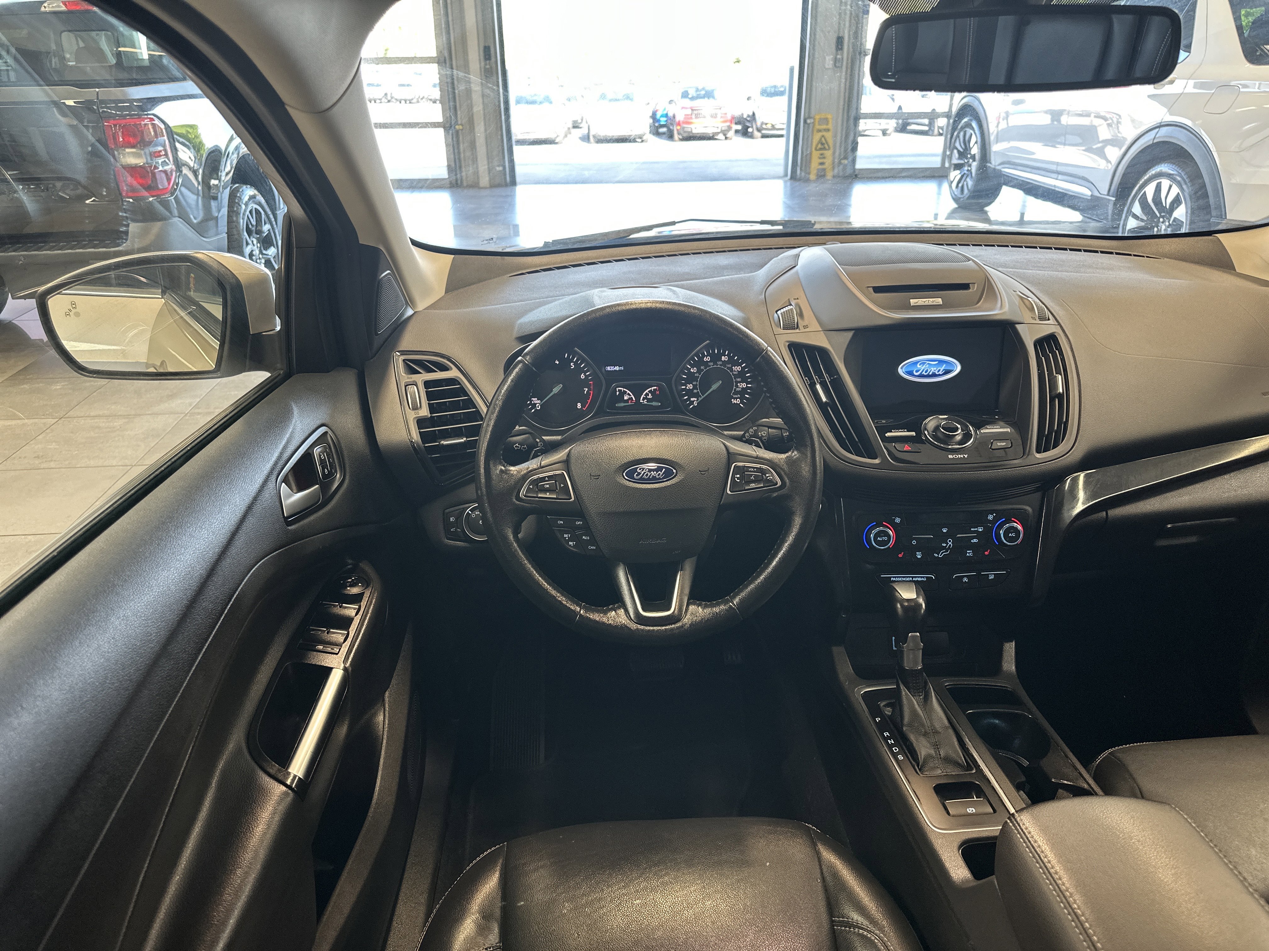 Used 2017 Ford Escape Titanium image 2