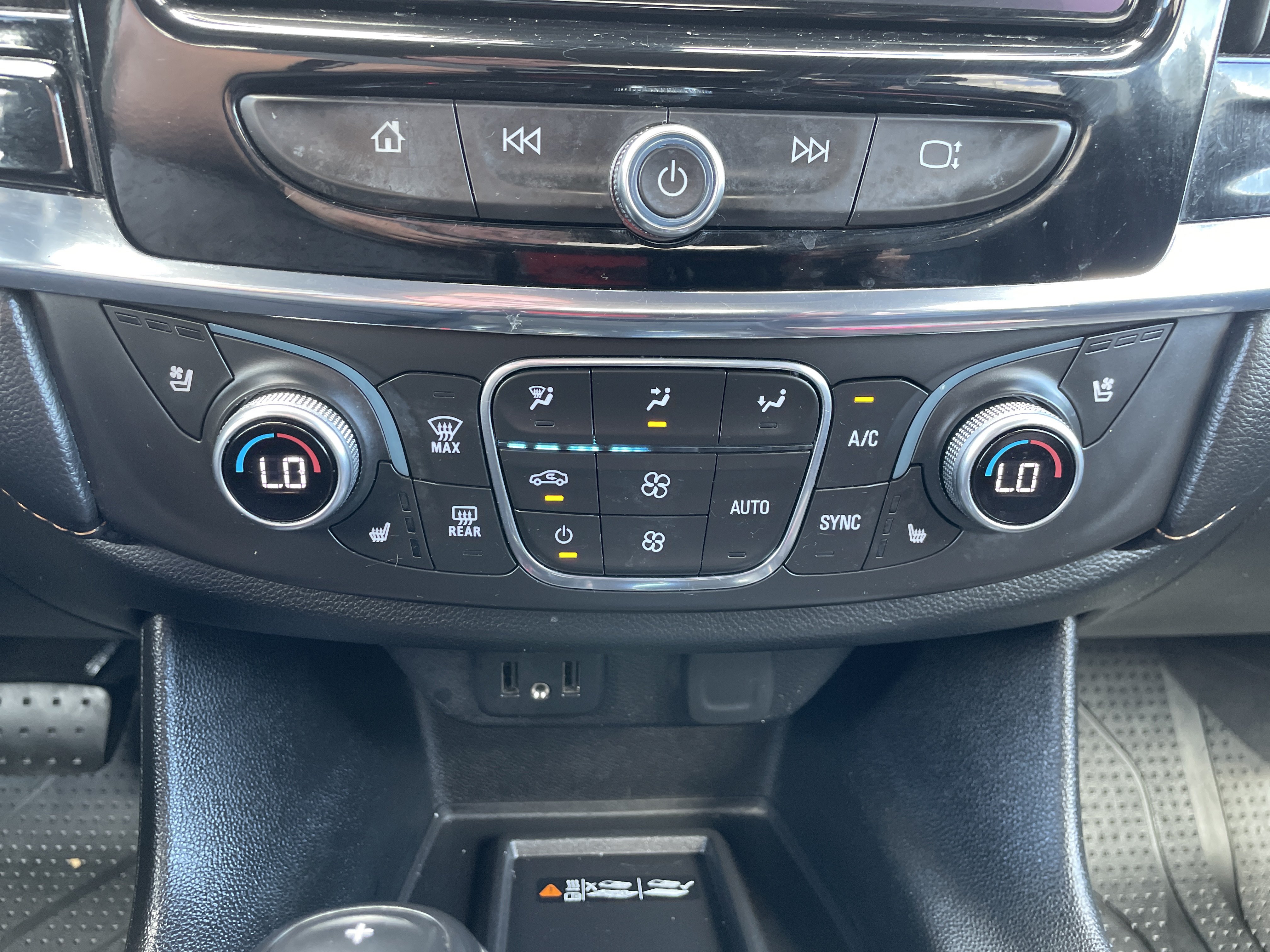 Used 2018 Chevrolet Traverse Premier w/ LPO, Floor Liner Package AWD/4WD image 40