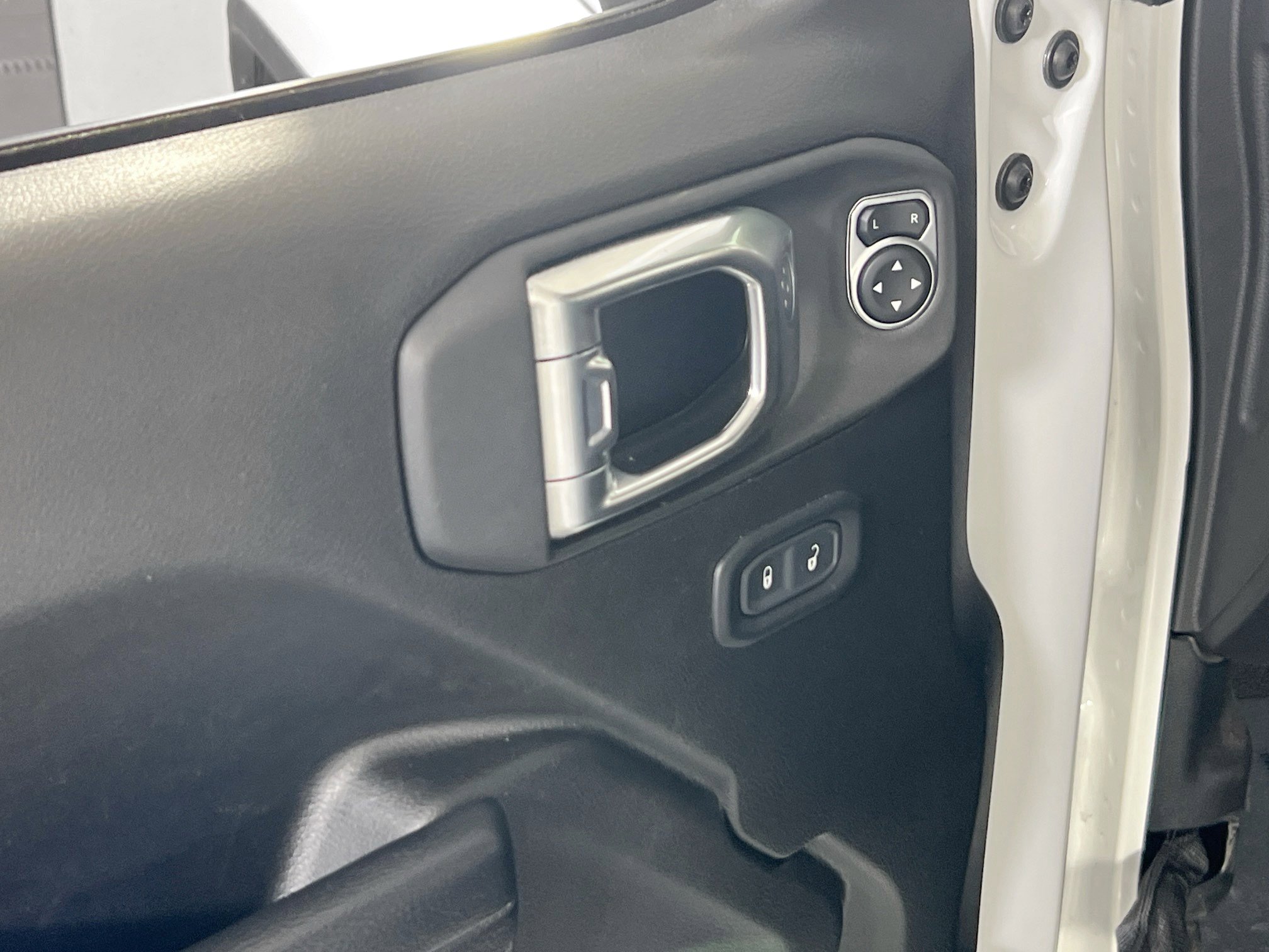 Used 2023 Jeep Gladiator Sport AWD/4WD image 18
