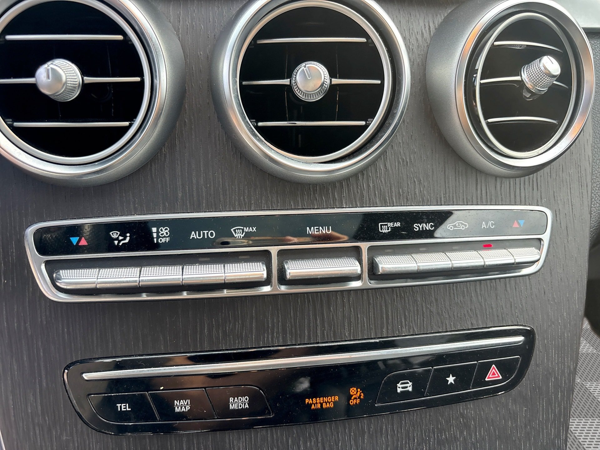 Used 2021 Mercedes-Benz GLC 300 w/ AMG Line image 17