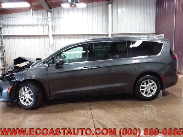 Used 2021 Chrysler Pacifica Touring-L image 5