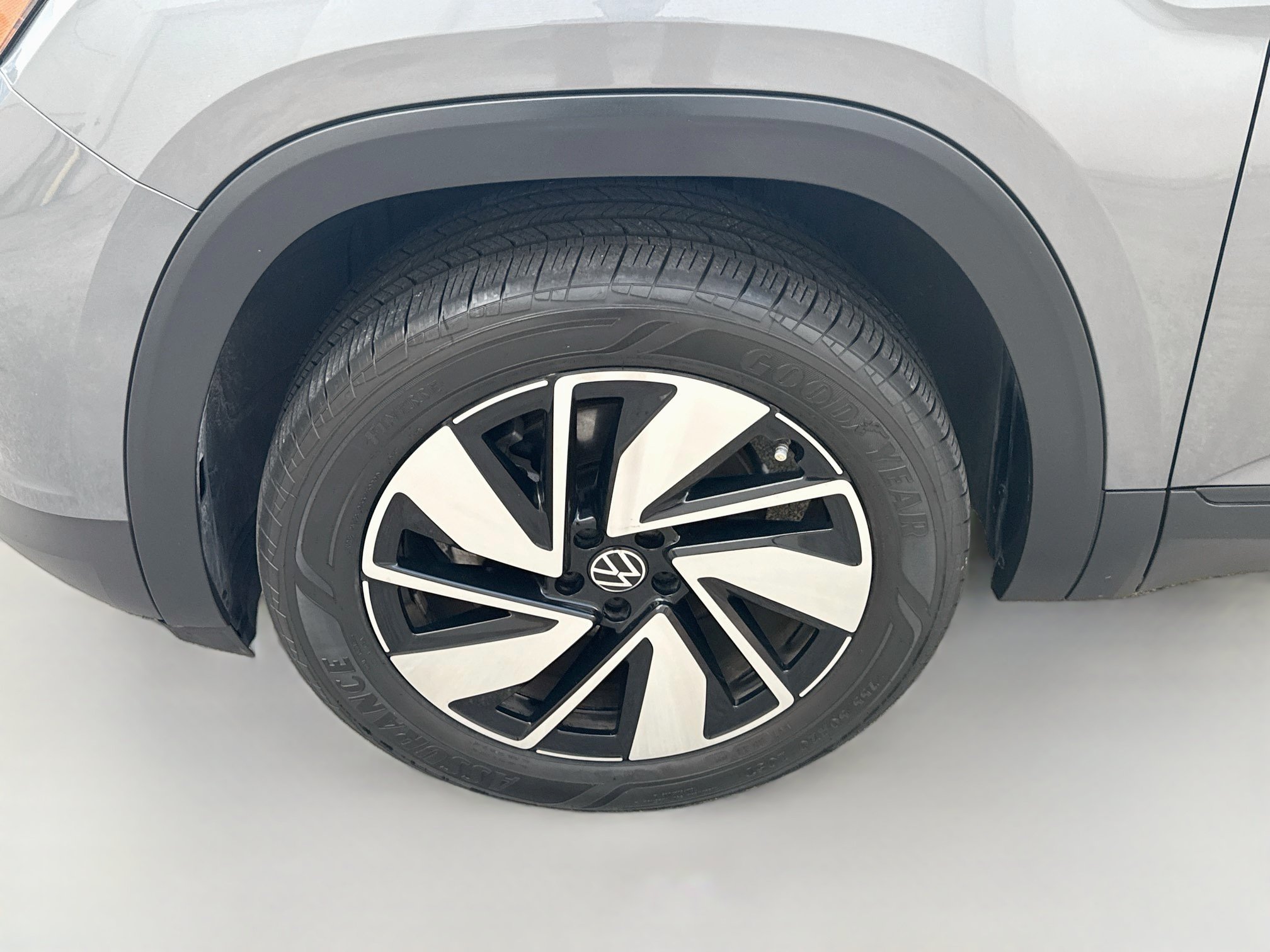 Used 2024 Volkswagen Atlas SE w/ Panoramic Sunroof Package FWD image 36