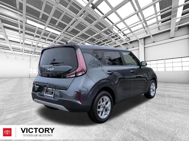 Used 2025 Kia Soul LX w/ LX Technology Package FWD image 3