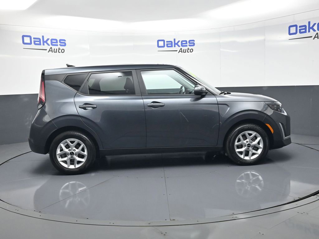 Certified 2025 Kia Soul LX w/ LX Technology Package image 9