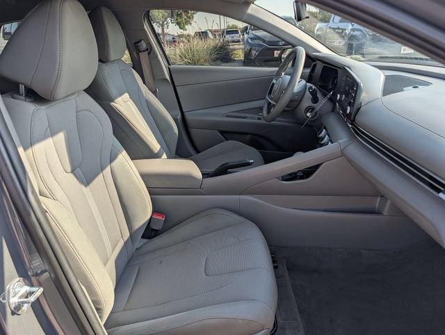 Used 2025 Hyundai Elantra SE FWD image 29