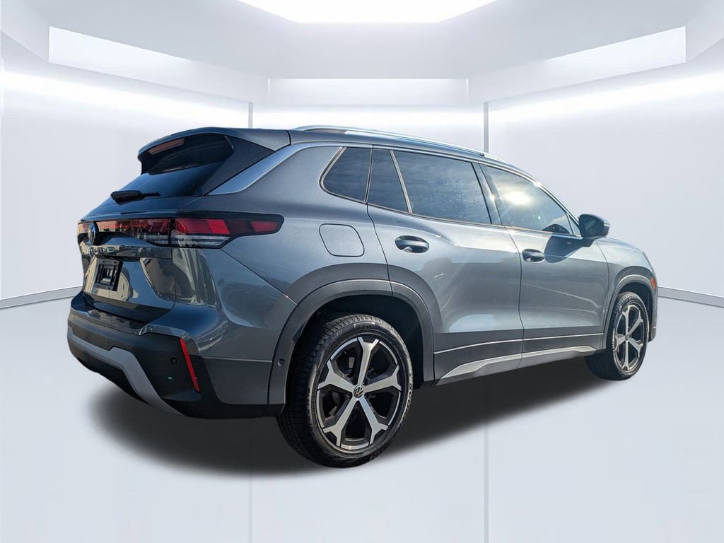 Used 2025 Volkswagen Tiguan SE image 4