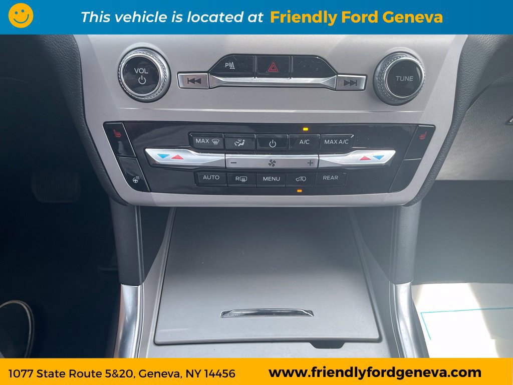 Used 2024 Ford Explorer XLT w/ Equipment Group 202A AWD/4WD image 23