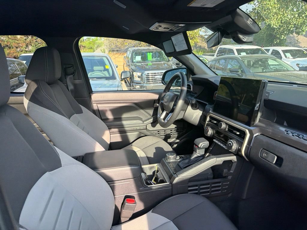 Used 2024 Toyota Tacoma TRD Sport AWD/4WD image 3