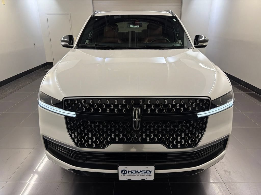 New 2026 Lincoln Navigator Reserve AWD/4WD image 2