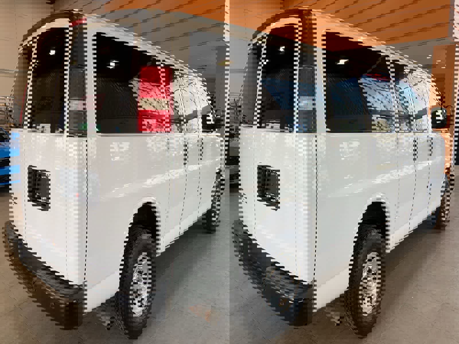 Used 2015 Chevrolet Express 3500 RWD image 5