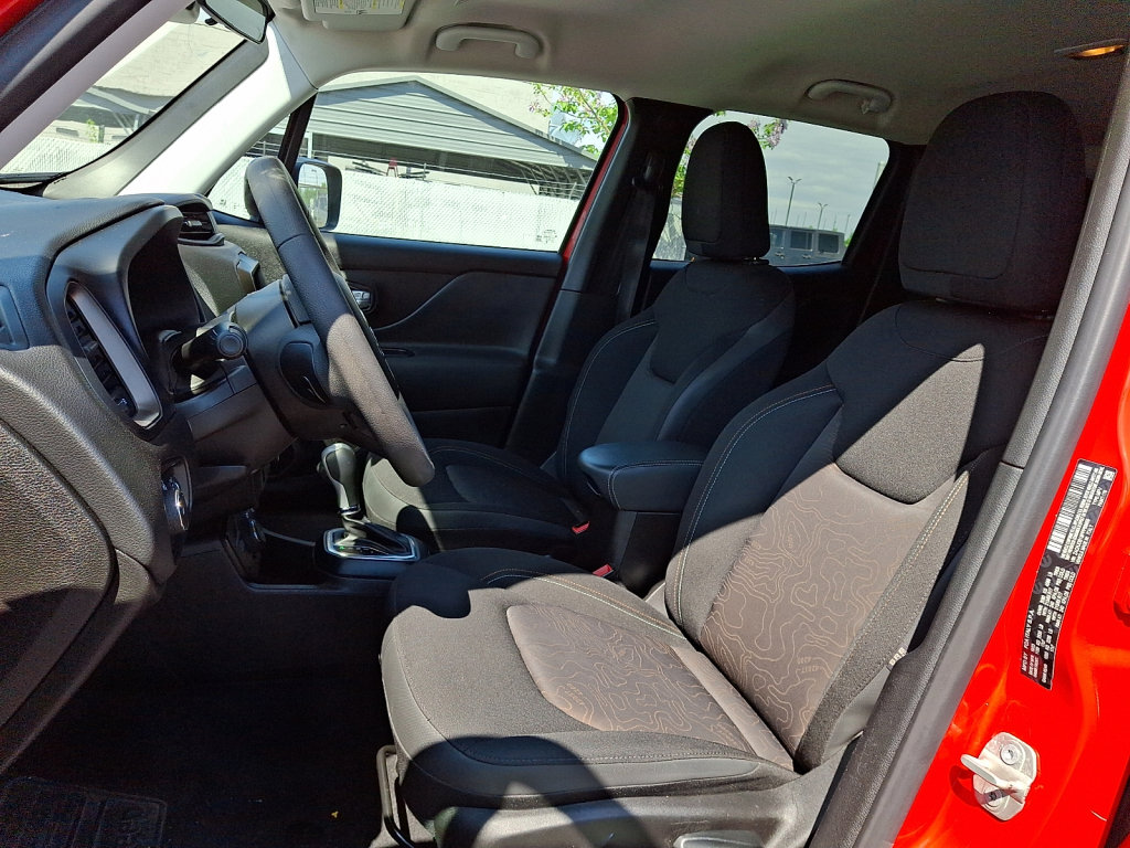 Used 2023 Jeep Renegade Latitude AWD/4WD image 24