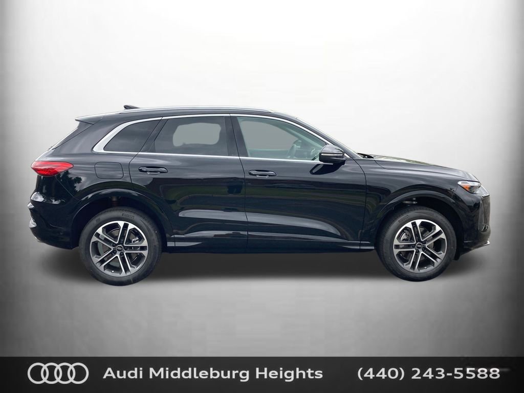 Used 2025 Audi Q5 Premium w/ Convenience Package image 4