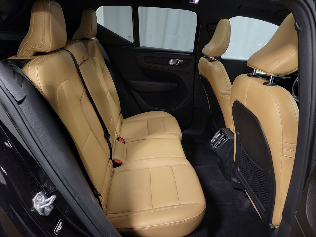 Used 2019 Volvo XC40 T5 Momentum image 26