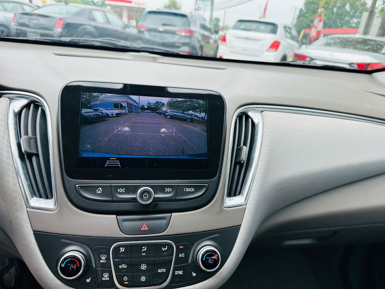 Used 2019 Chevrolet Malibu LT image 18