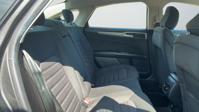 Used 2020 Ford Fusion SE FWD image 23