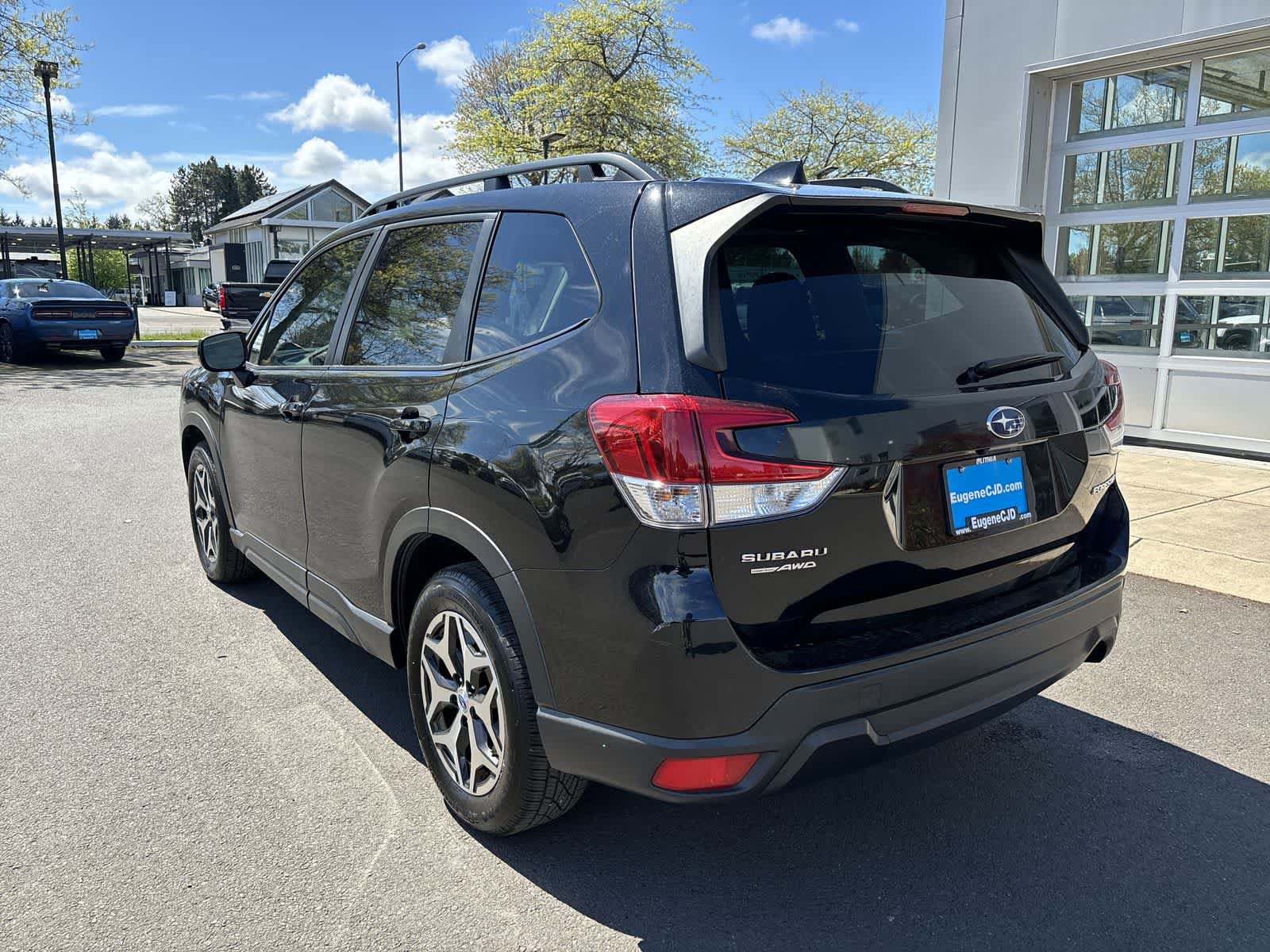 Used 2023 Subaru Forester Premium AWD/4WD image 3