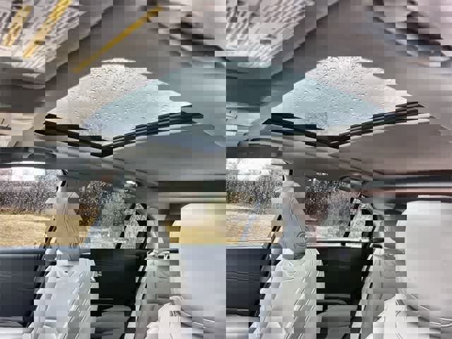 Used 2023 Cadillac XT4 Luxury w/ Cold Weather Package image 32