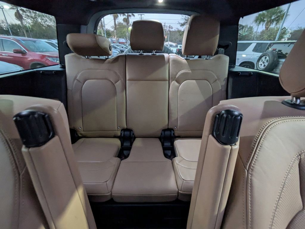 Used 2025 Land Rover Defender 130 S image 15