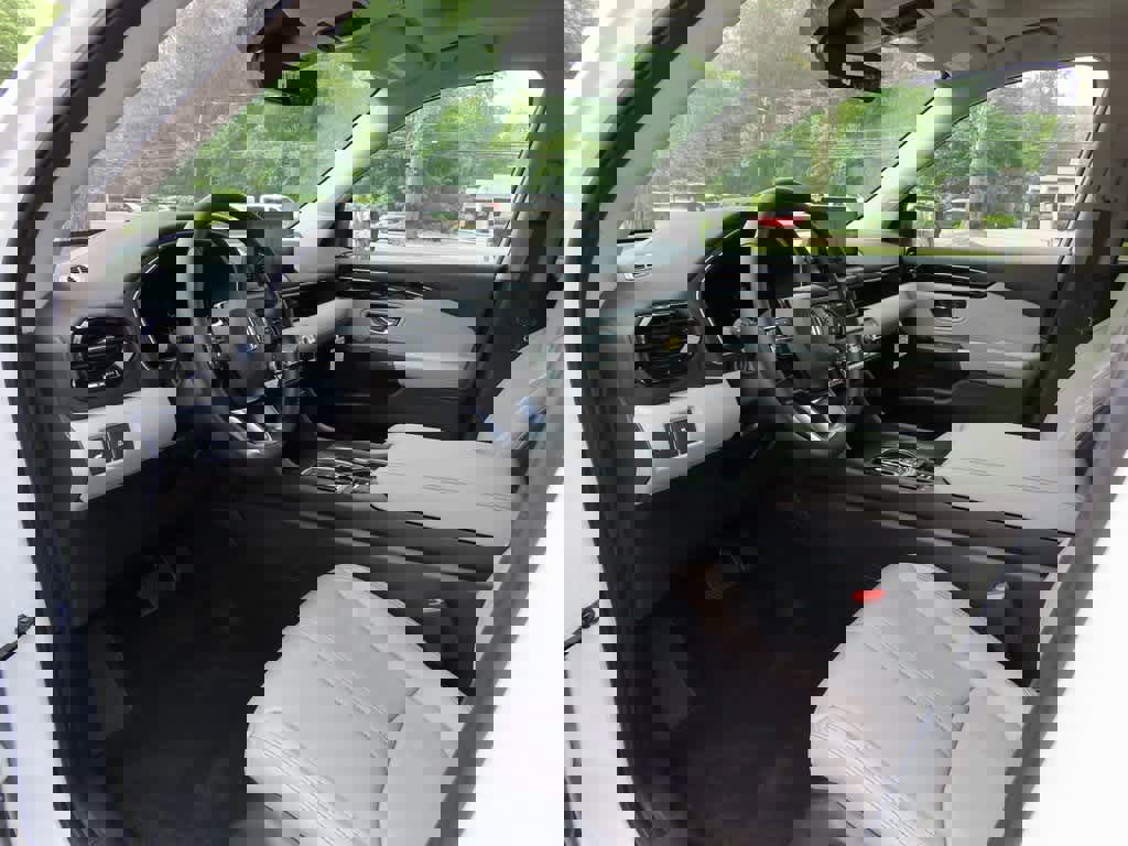 New 2025 Honda Pilot Touring image 2