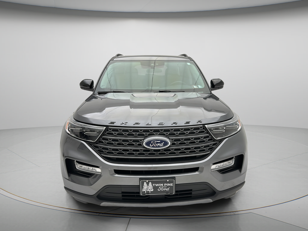 Used 2024 Ford Explorer XLT w/ Equipment Group 202A AWD/4WD image 2