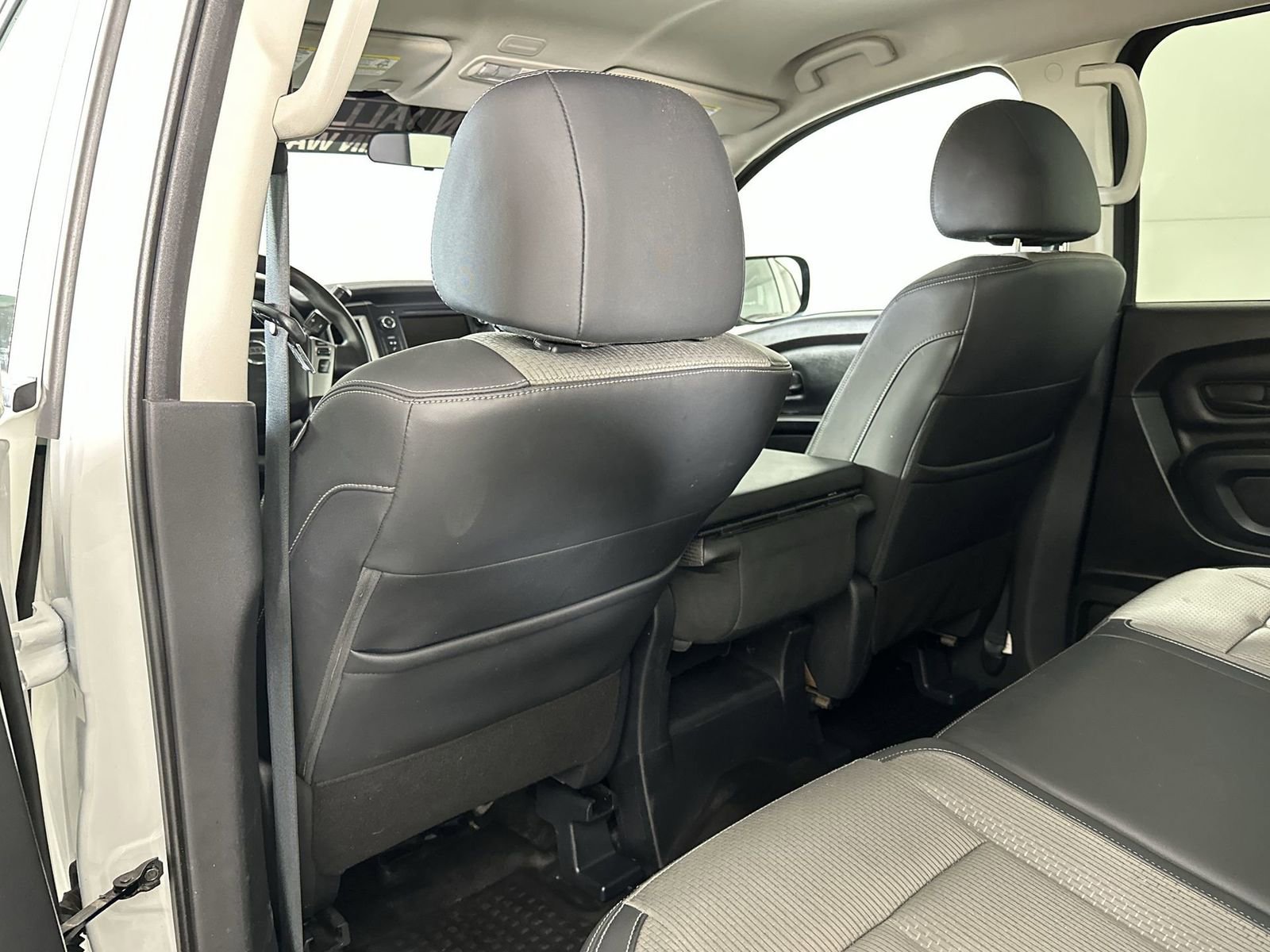 Used 2019 Nissan Titan S AWD/4WD image 24