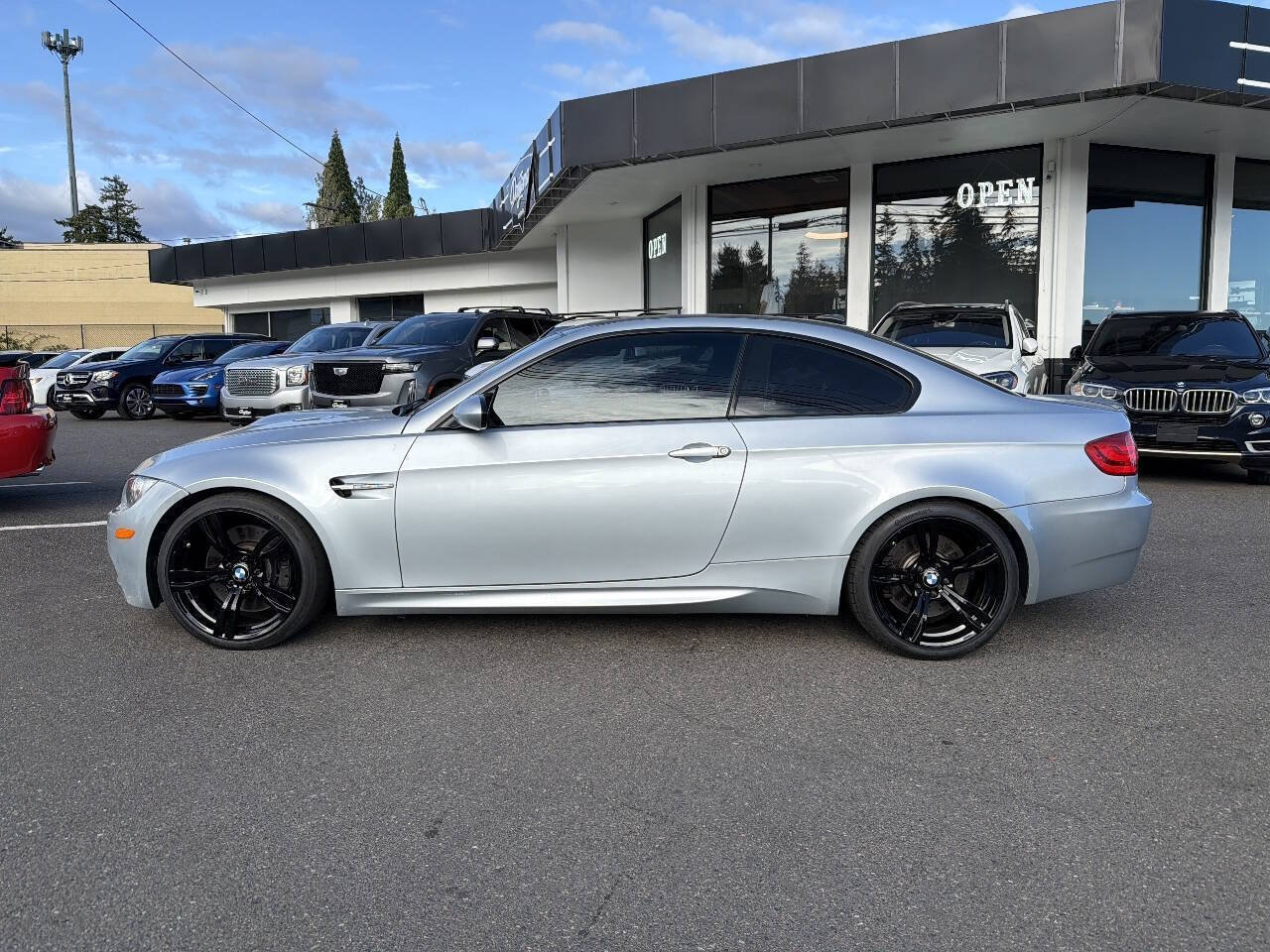 Used 2011 BMW M3 Coupe RWD image 2