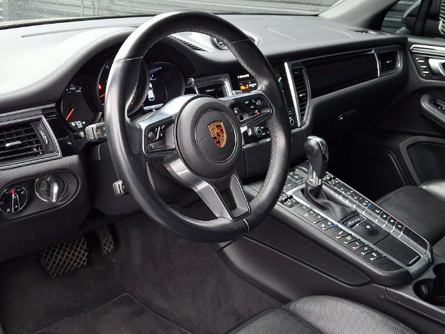 Used 2018 Porsche Macan GTS AWD/4WD image 4