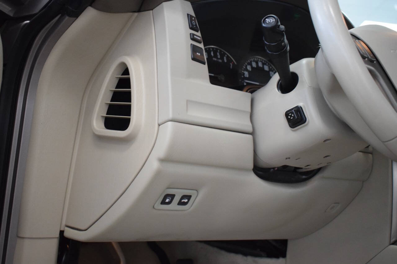 Used 2005 Cadillac XLR RWD image 59