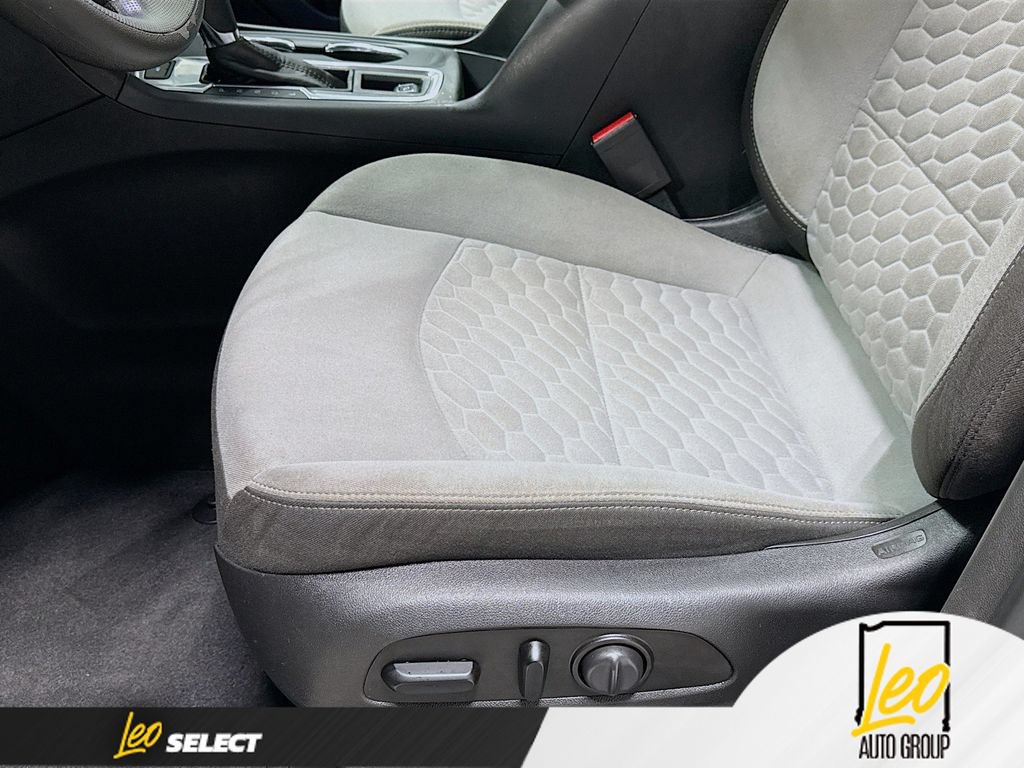 Used 2020 Chevrolet Equinox LS w/ LS Convenience Package AWD/4WD image 21