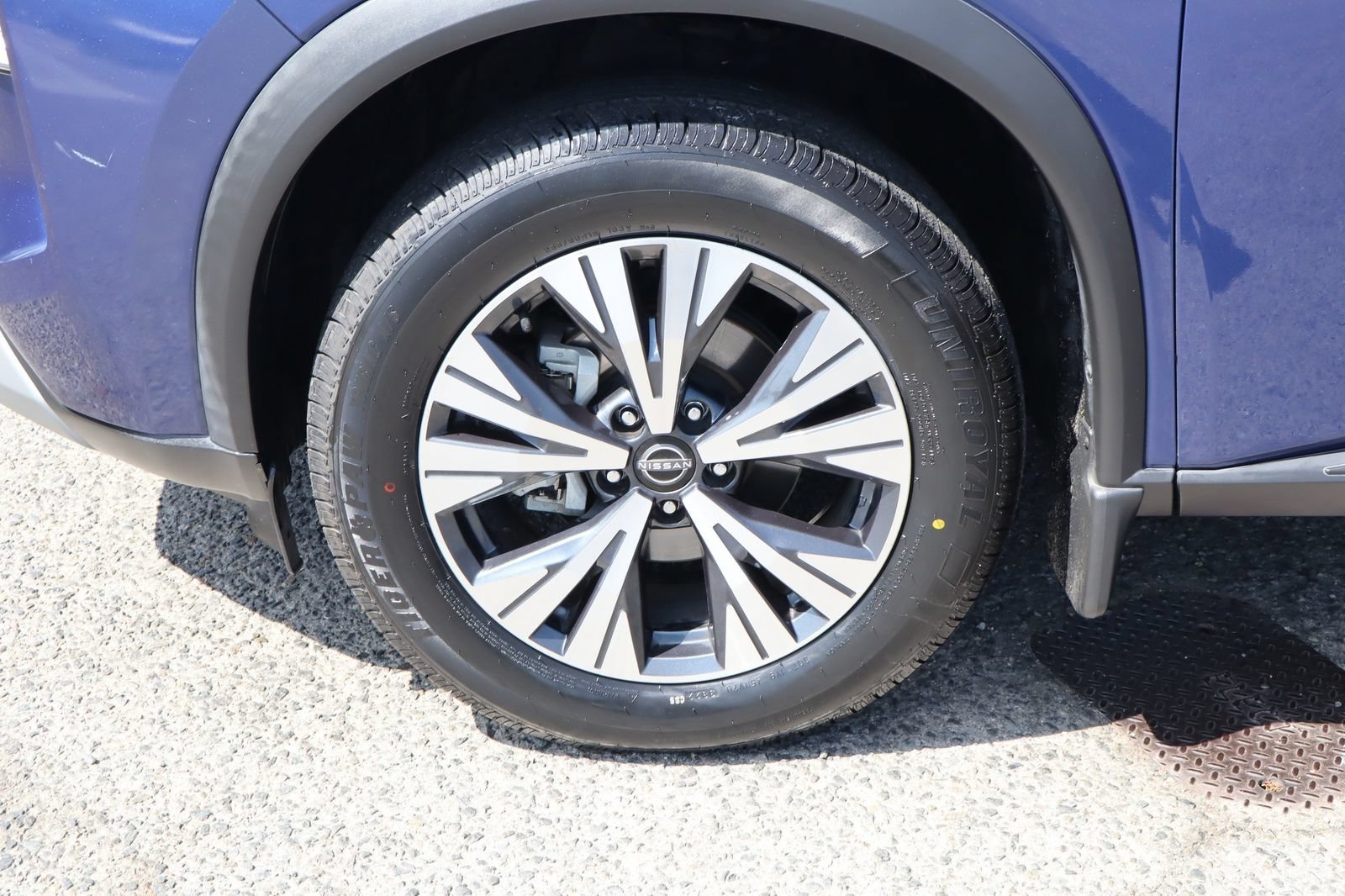 Used 2023 Nissan Rogue SV FWD image 14