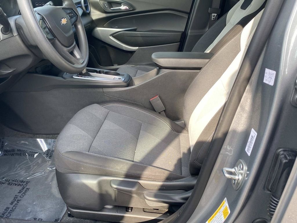 Used 2026 Chevrolet Trax LS FWD image 18