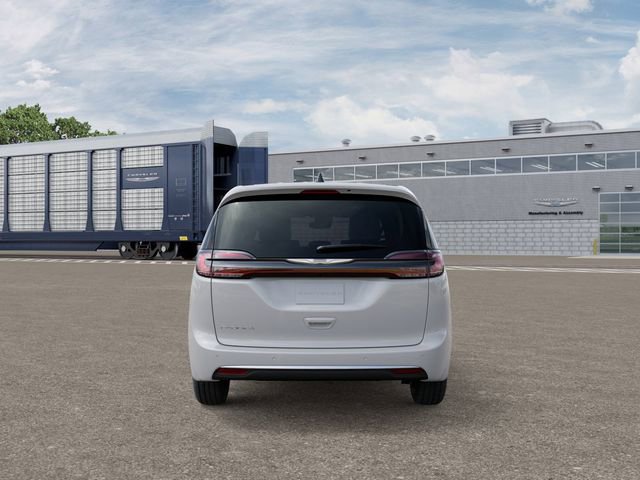 New 2026 Chrysler Pacifica Select image 5