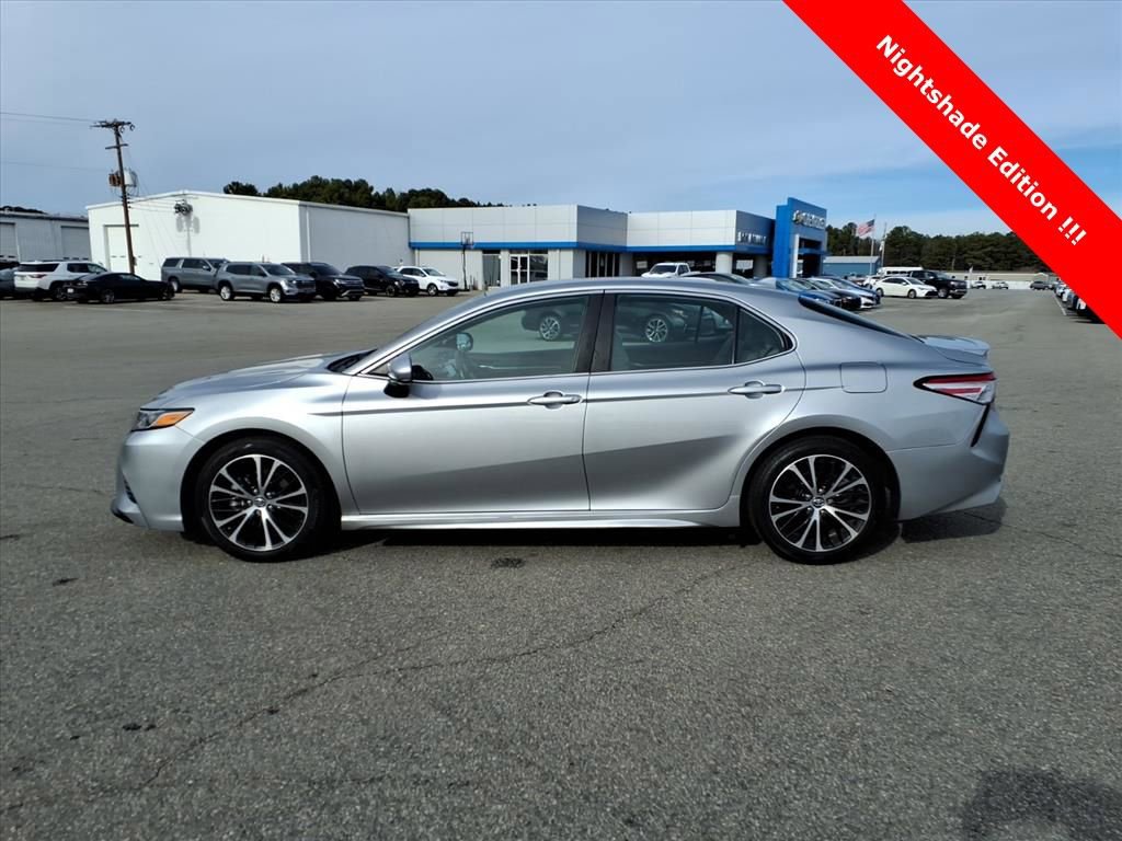 Used 2020 Toyota Camry SE image 2