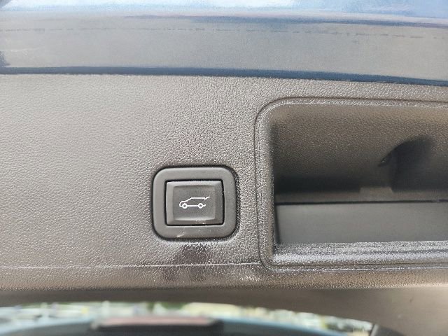 Used 2024 GMC Terrain SLT AWD/4WD image 19