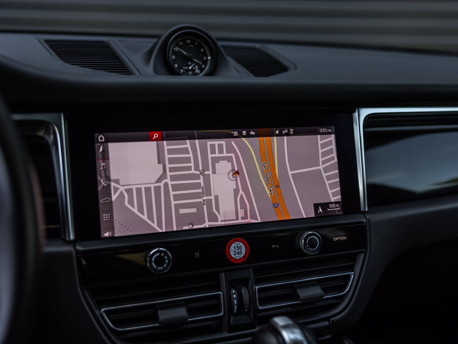 Certified 2023 Porsche Macan AWD/4WD image 20