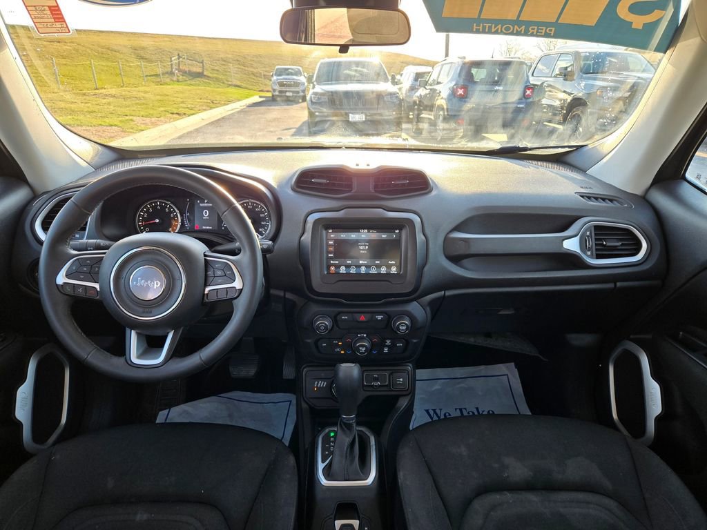 Used 2018 Jeep Renegade Latitude AWD/4WD image 17