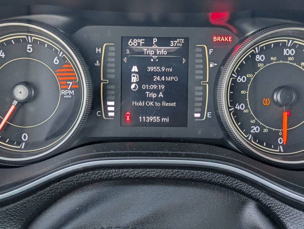 Used 2019 Jeep Cherokee Latitude w/ Popular Appearance Group FWD image 24