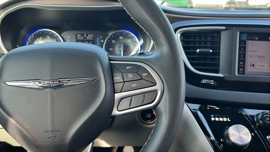 Used 2023 Chrysler Voyager LX image 23