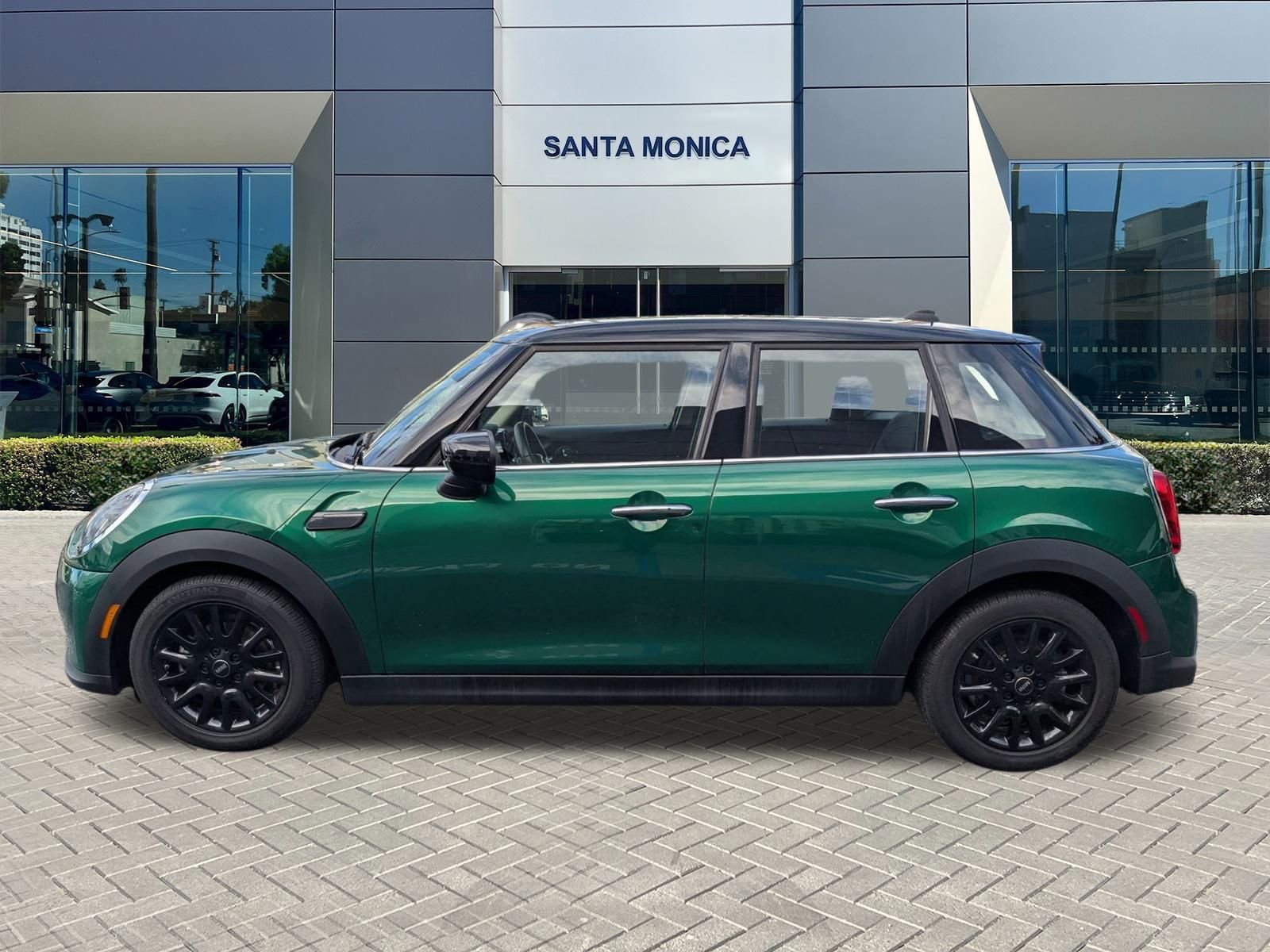 Used 2023 MINI Cooper 4-Door Hardtop image 9