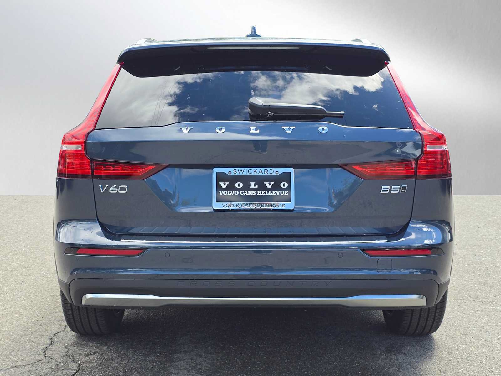 New 2026 Volvo V60 B5 Cross Country Plus w/ Protection Package Premier AWD/4WD image 4