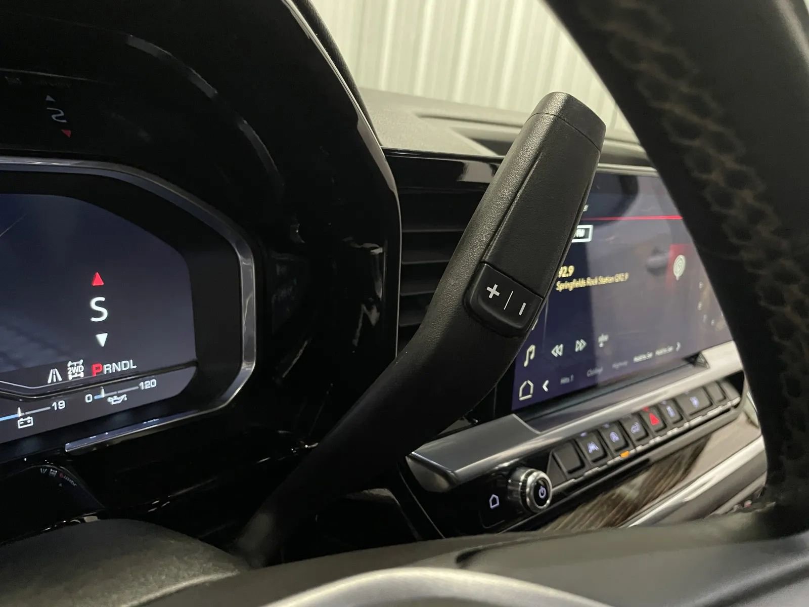 Used 2024 GMC Sierra 1500 Elevation image 24