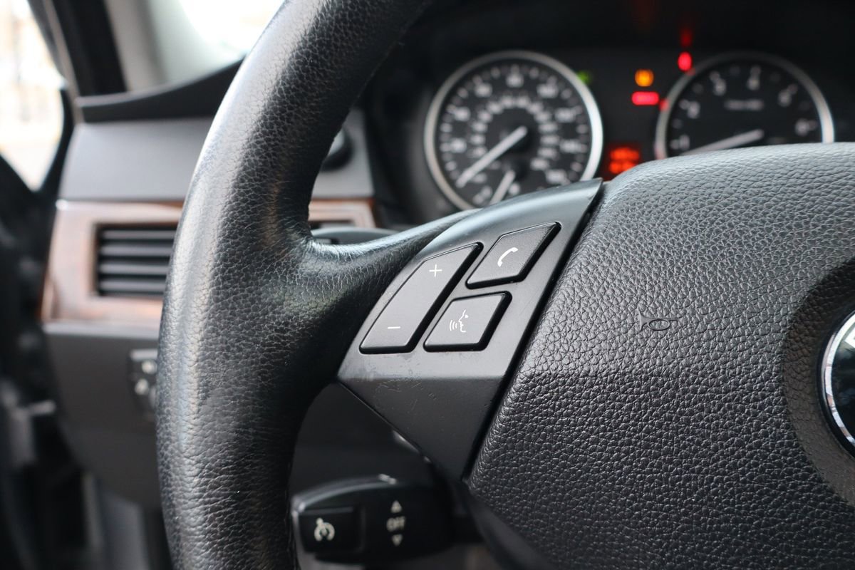 Used 2010 BMW 535i xDrive Wagon image 14